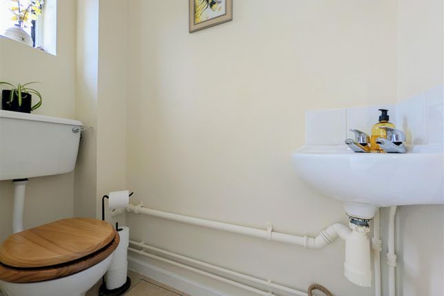 13, Eliot Close, Gloucester photo 4