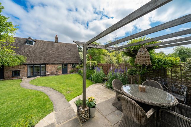End terrace house for sale in Main Road South, Dagnall, Berkhamsted