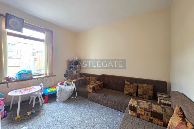 12 Cecil Street, Huddersfield photo 4