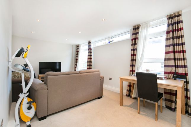 Thumbnail Flat to rent in Lacy Road, London