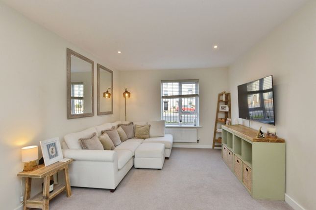 Flat 1, 177, Barrosa Way, Buckinghamshire photo 4