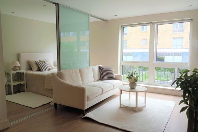 Thumbnail Flat to rent in Park Street, Chelsea, London