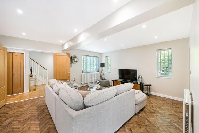 Kanata, Outwood Lane, Coulsdon photo 4
