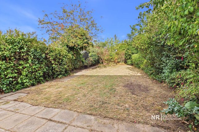 77, Bolton Road, Chessington photo 2