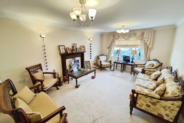 22, Heathley Park Drive, Leicestershire photo 2