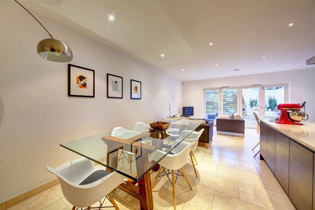 28, Queensmere Road, London photo 4