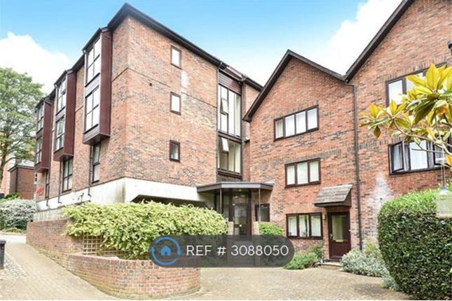 Studio flat on Bilberry Court Staple Gardens, Winchester, £875/mo
