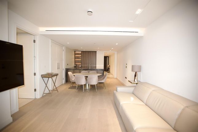 Flat for sale in Lincoln Square, Strand