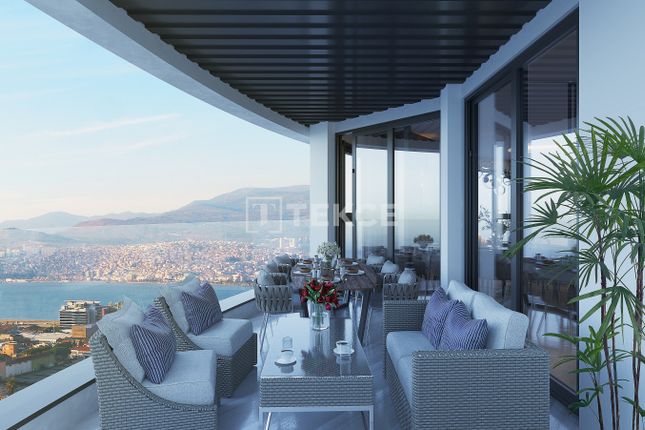 Apartment for sale in Halkapınar, Konak, İzmir, Türkiye