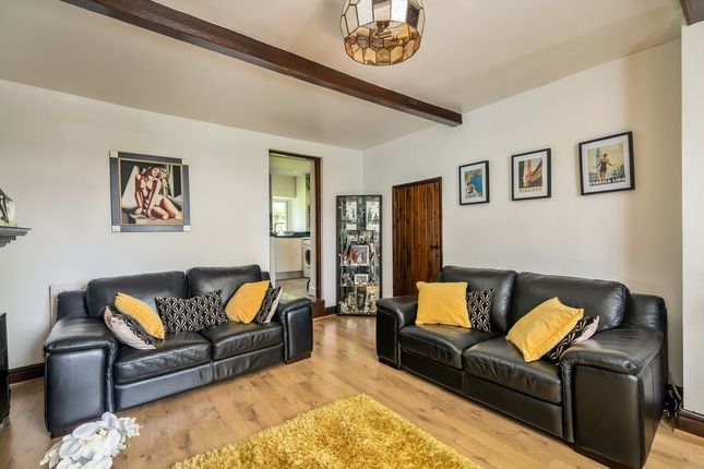 255 Wakefield Road, Drighlington photo 4