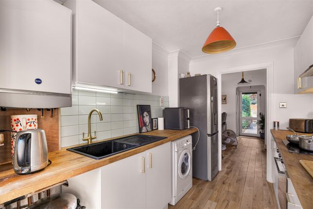 8, Springfield Gardens, Worthing photo 4