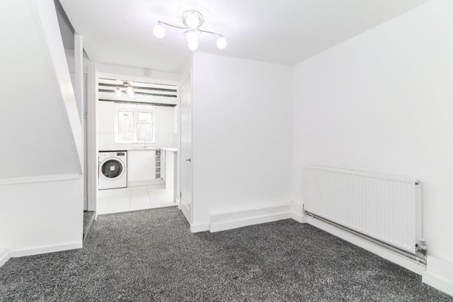 14, Coopers Row, Iver photo 2