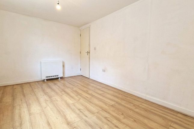 MILLINERS WAY, MILLINERS COURT, LUTON photo 3