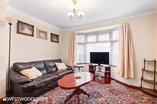 14, Lilac Road, Hoddesdon photo 2