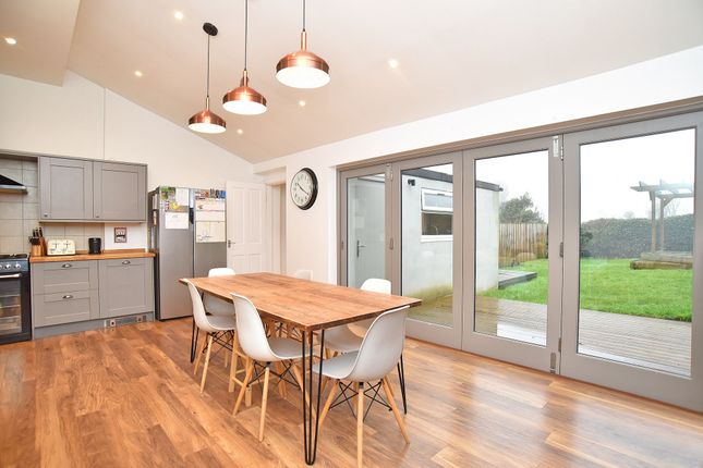 15 Holly Park, Leeds photo 2