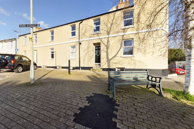 2 bed flat to rent in Park Street, Cheltenham, Gloucestershire GL50