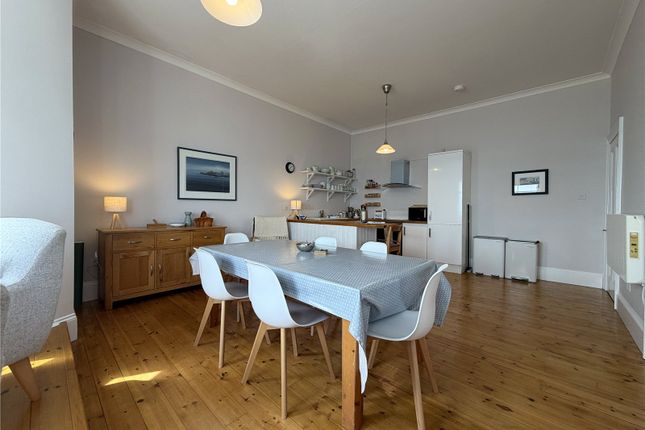 Flat 4, Connaught House, 10, Esplanade, Pembrokeshire photo 4