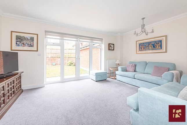 1, Dashers Close, Crowthorne photo 3