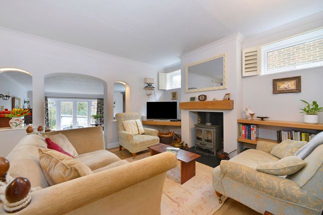 2 Pondfield Road, Horsham photo 2