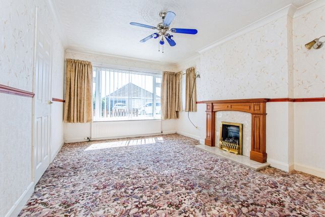 10, Churchill Drive, Lincolnshire photo 3
