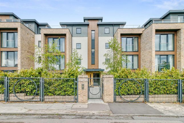 Thumbnail Flat for sale in Hope Close, Hendon