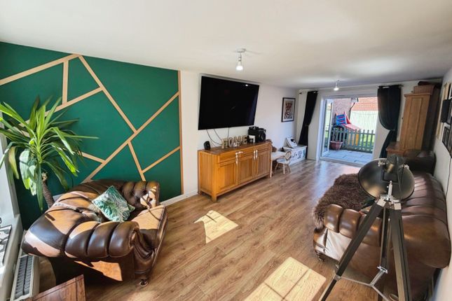 5, Wood Farm Close, Chester photo 4