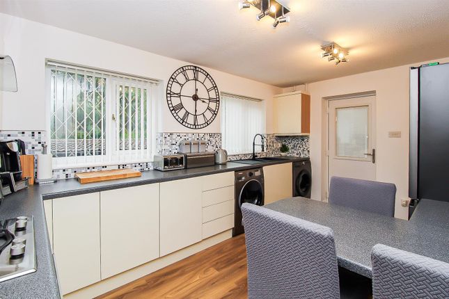 9, Oast House Croft, Wakefield photo 3