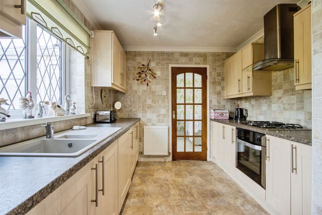 3, Westwinn Garth, Leeds photo 4