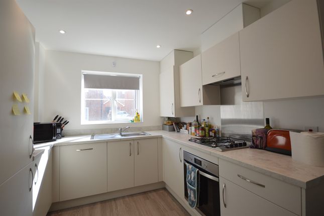 3, Carthouse Mead, West Broyle, Chichester photo 3