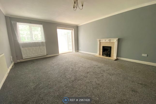 A Canterbury Close, Atherton, Manchester photo 2