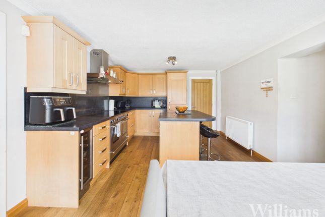 18 Douglas Road, Aylesbury photo 4