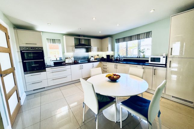 2, Chestnut Gardens, Hartley Wintney photo 4