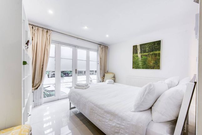 Flat for sale in Lillie Road, Fulham, London