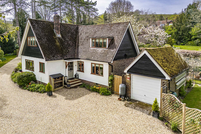 Thumbnail Detached house for sale in Cramond, Streatley On Thames