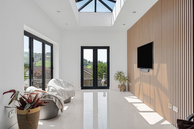 8, Courtway, Gloucestershire photo 3