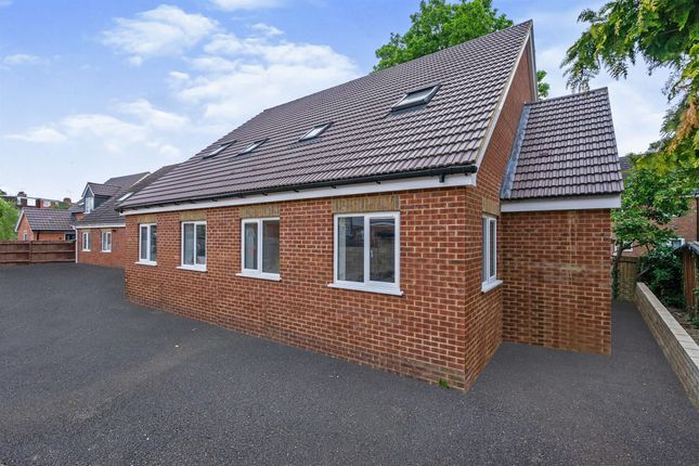 Thumbnail Property for sale in Chester Avenue, Leagrave, Luton