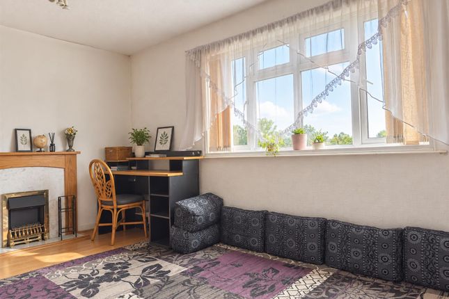 105, Weekes Drive, Slough photo 3