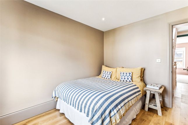 Flat for sale in Bennerley Road, London