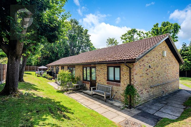 16 Village Gardens, Epsom photo 4