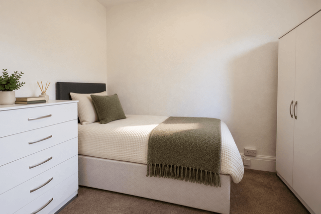 48 Bridge Lane, Golders Green photo 5