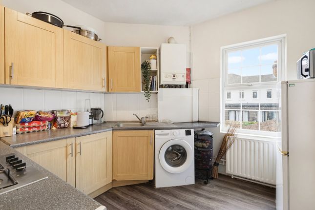 Flat 2, 3, Stanford Road, London photo 3
