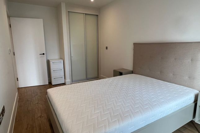 Flat to rent in Aerial Square, London