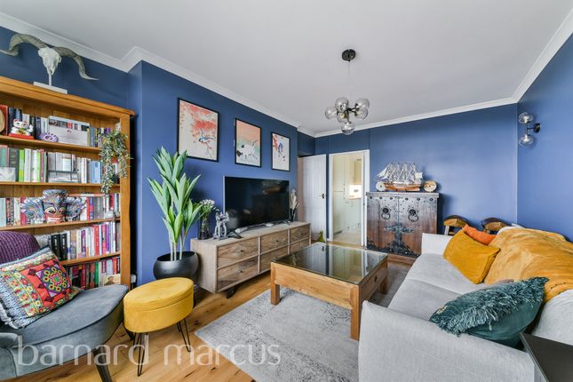 Flat for sale in Strathdon Drive, London