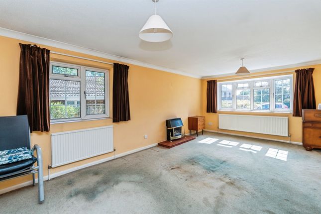 19, Fairlawn Close, Southampton photo 4