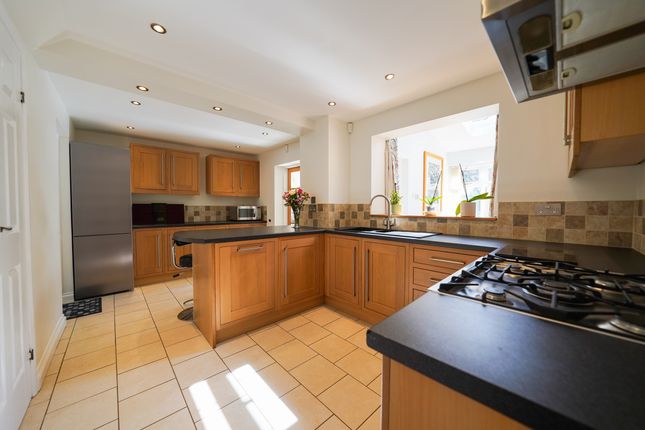 11 Mallard Drive, Leicester photo 3