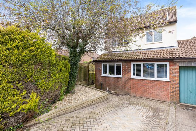 Link-detached house to rent in Lloyd Close, Taunton