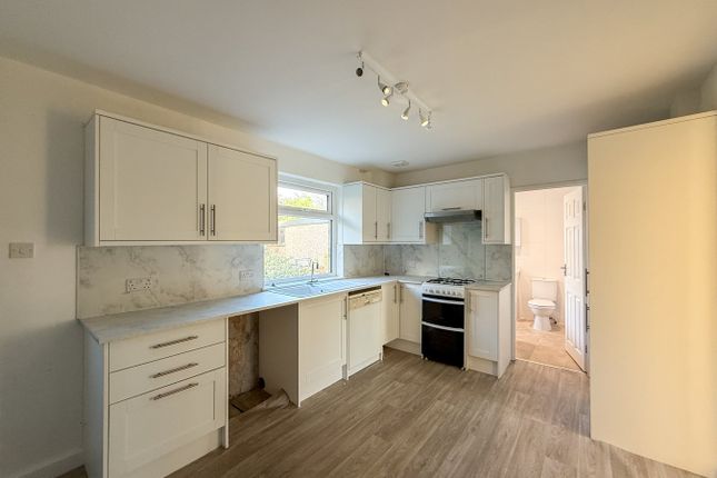 2-bed house on 24, Close Lea, Brighouse, £185,000