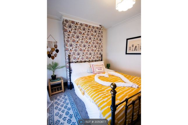 4-bed terraced on Farnham St, Belfast, £1,700/mo