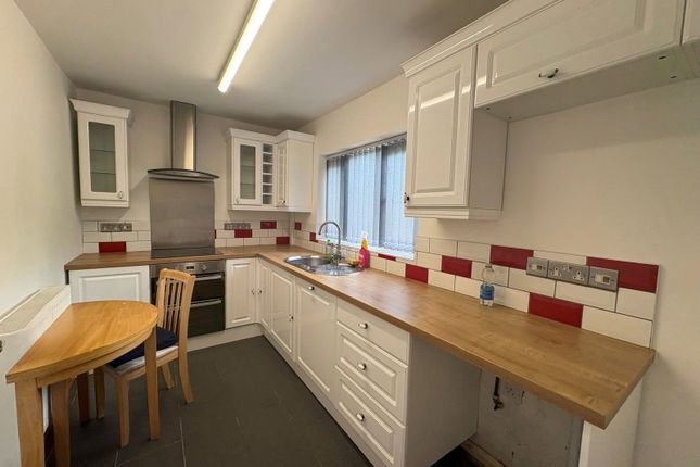 109, Swan Street, Brierley Hill photo 3