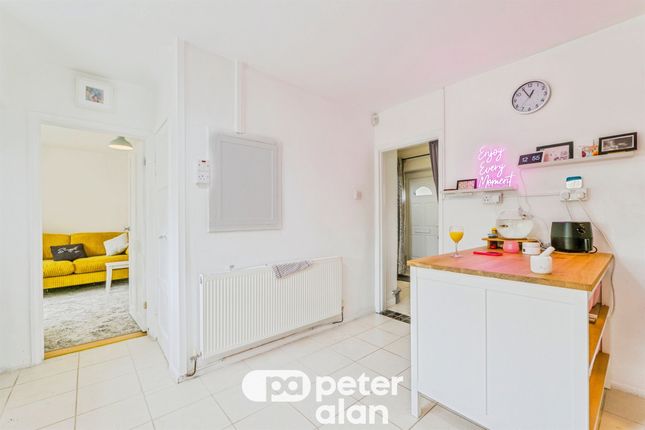26, Festiniog Road, Cardiff photo 4